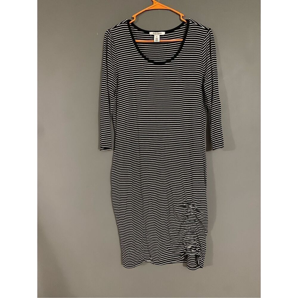 White House Black Market Black And White Curve Hem Long Sleeve Dress Size M